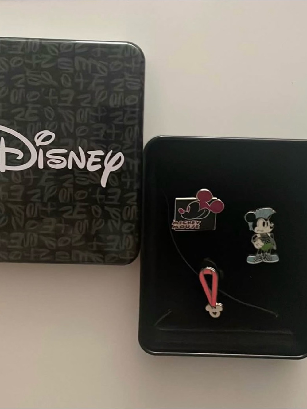 Disneyland Pins bundle